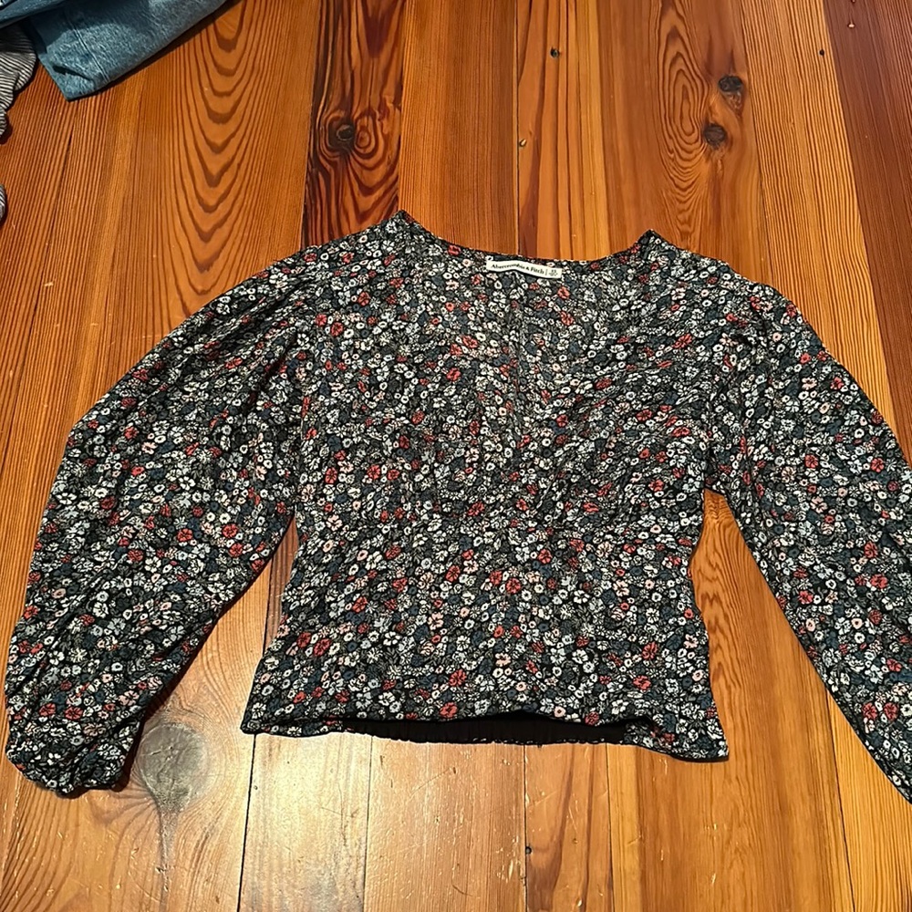Abercrombie and Fitch floral long sleeve blouse